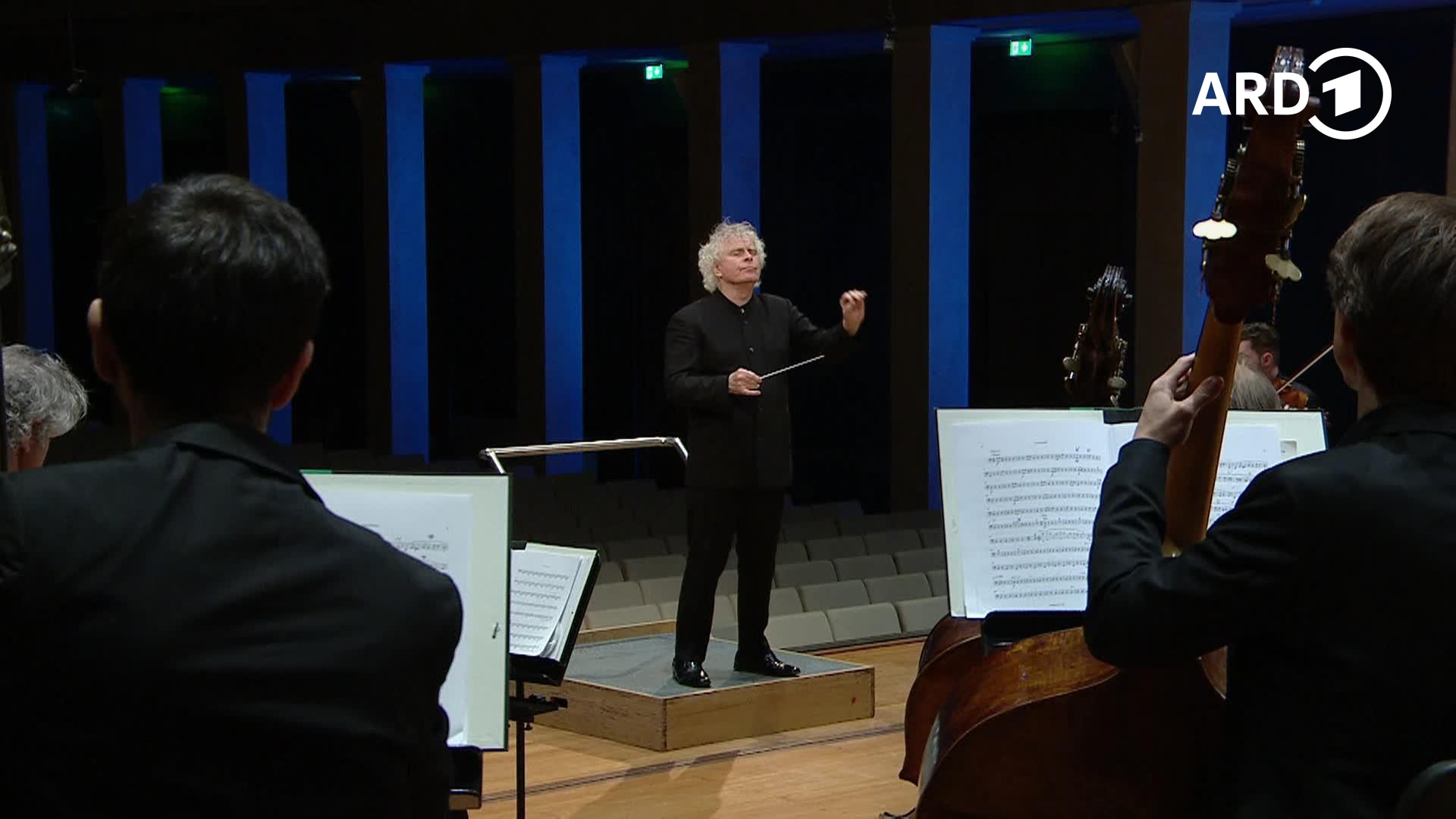 Sir Simon Rattle dirigiert Brahms Serenade Nr. 2