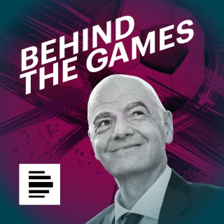Porträt von Gianni Infantino, der leicht nach oben schaut und schmunzelt.
Im Hintergrund ist die violett eingefärbte Grafik eines Fußballes zu sehen.