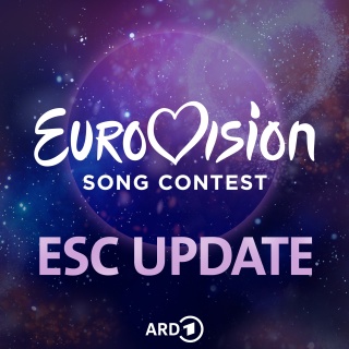 Das Logo des "Eurovision Song Contest" mit einem Herzsymbol in der Schrift, vor einem funkelnden, galaxieähnlichen Hintergrund in Blau- und Lilatönen.