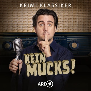 Bastian Pastewka vor einem alten Röhrenradio, Aufschrift Krimi-Klassiker und "Kein Mucks"