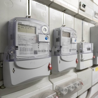 Elektronische Stromzähler werden abgelesen.