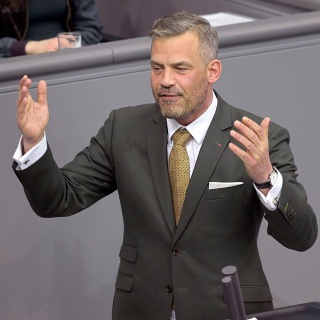 Falko Droßmann (SPD) spricht in der 156. Sitzung des Deutschen Bundestages