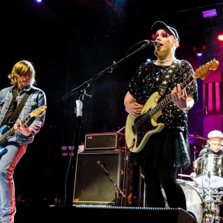 Die Indie-Rock-Band Schrottgrenze bei einem Konzert in der Berliner Columbiahalle.