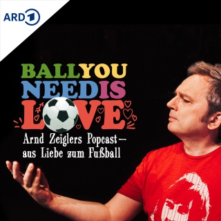 Arnd Zeigler hält das Logo zu Ball you need is love auf seiner Hand