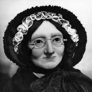 Madame (Marie) Tussaud, die Gründerin des Wachsfigurenkabinetts in London, als Wachsfigur - erschienen 1937