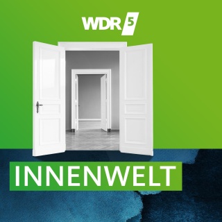 Eine schwarz-weiß Fotografie zeigt eine Flucht geöffneter Türen, um den Einblick in das seelische Innere des Menschen zu symbolisieren.