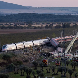 Die zerstörten Züge nach dem Unglück in Spanien