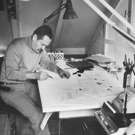 Walter Hanel am Schreibtisch, Aufnahme von 1969.