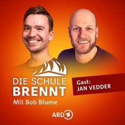 Jan Vedder und Bob Blume auf dem Podcast-Cover von &#034;Die Schule brennt - Mit Bob Blume&#034;