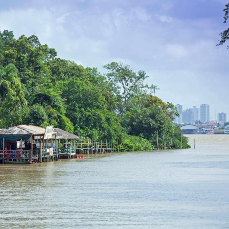 Flüsse: Transportmittel in Amazonien | Jakarta am Ciliwung | Isar in Bayern