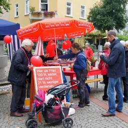 Archivbild: Wahlkampfstand der Sozialdemokratischen Partei Deutschlands (SPD) (Bild: picture alliance / Wolfgang Minich)