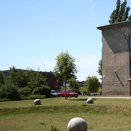 Ein zum Museum und Café umgebauter Bunker auf dem Geländer der Fachhochschule Kiel