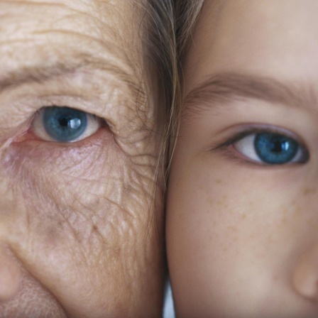 Zwei Gesichter - eine Großmutter und ihr Enkelkind