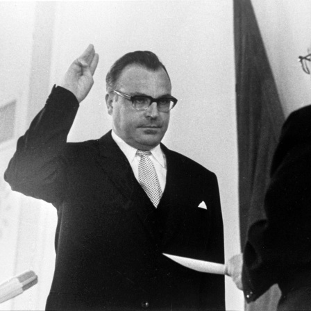 Der CDU-Landesvorsitzende Helmut Kohl wird am 19.5.1969 im Mainzer Landtag als Ministerpräsident von Rheinland-Pfalz vereidigt