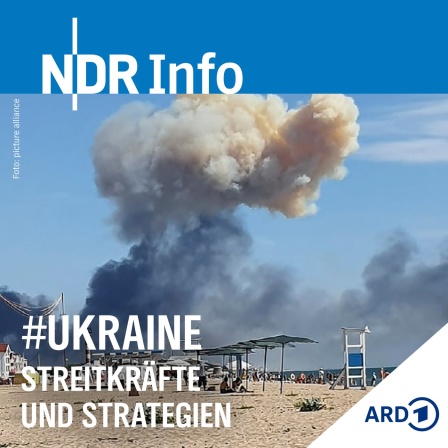 Am Strand von Saky steigt Rauch
nach einer Explosion auf.