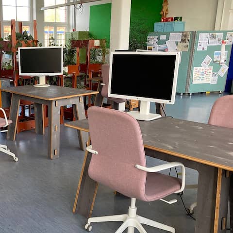 Im Coworking-Space stehen 15 kostenlose Arbeitsplätze für Digitalarbeitende zur Verfügung. (Foto: rbb/Haase-Wendt)