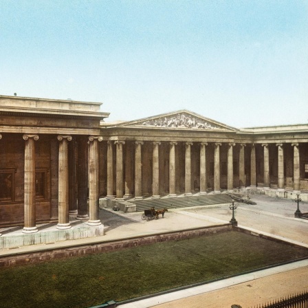 Handkoloriertes Glasdiapositiv vom British Museum in London, aufgenommen um 1900.