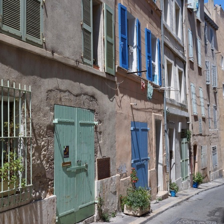 Straße im einem Altstadtviertel von Marseille, Frankreich