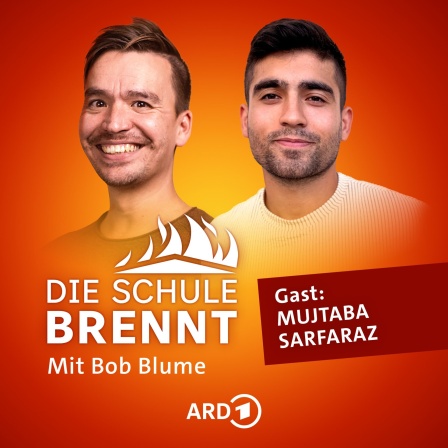 Mujtaba Sarfaraz und Bob Blume auf dem Podcast-Cover von &#034;Die Schule brennt - Mit Bob Blume&#034;