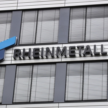 Blick auf den Schriftzug des Rüstungsunternehmens Rheinmetall an der Unternehmenszentrale in Düsseldorf. 