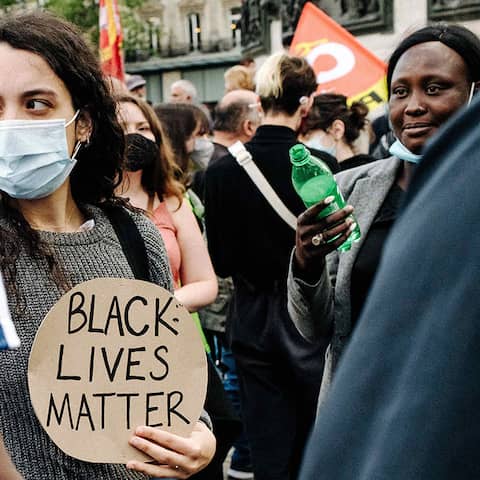#Blacklivesmatter Demonstration in Paris © pa / ZUMAPRESS / Jan Schmidt-Whitley
