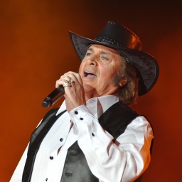 Der britisch-amerikanische Sänger ENGELBERT HUMPERDINCK im Greensville Performing Arts Center in Emporia.
