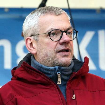 Landesjugendpfarrer Peter Herfurth spricht auf der 10. Meile der Demokratie in Magdeburg, 2018