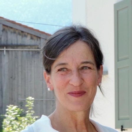 Eva Schubert-Mazzola, Geigerin und Feinkosthändlerin