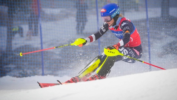 Sportschau - Der Erste Lauf Beim Slalom Der Frauen Im Re-live