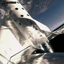 Das Weltraumflugzeug Unity von Virgin Galactic bei einem Testflug.