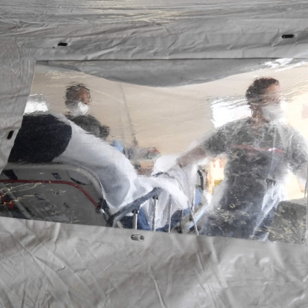 Notfallmedizinische Versorgung während der Corona Pandemie in einem Triage Zelt der Pierre Zobda-Quitman Universitätsklinik auf Martinique
