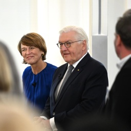 11.04.2024, Berlin: Bundespräsidenten Frank-Walter Steinmeier und seine Frau Elke Büdenbender kommen zu der Veranstaltung "Demokratie beginnt vor Ort". 
