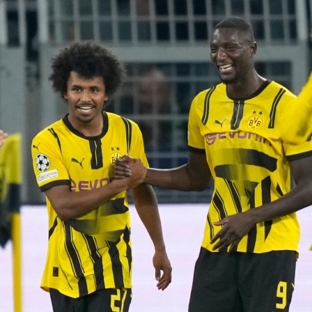 Karim Adeyemi und Serhou Guirassy jubeln gemeinsam nach einem Treffer für Borussia Dortmund