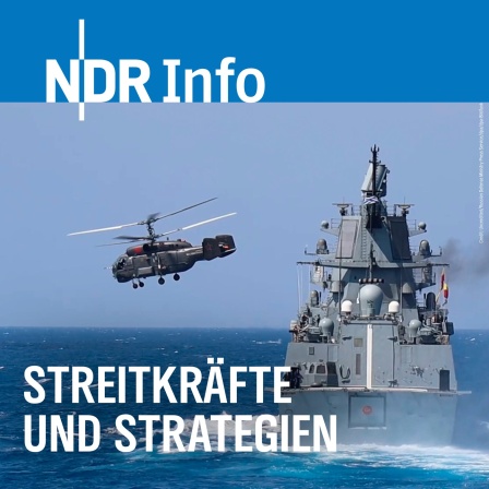 Die russische Fregatte "Admiral Grigorowitsch" fährt im Mittelmeer vor der Küste von Tartus (Syrien), während ein russischer Hubschrauber vom Typ "Kamov Ka-27" von ihrem Flugdeck aus startet.