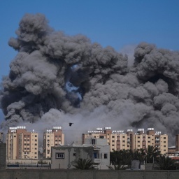 Rauch steigt nach einem israelischen Luftangriff im zentralen Gazastreifen auf, Foto vom 22.03.2024