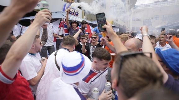 Sportschau Uefa Euro 2024 - England-fans Feiern In Dortmund