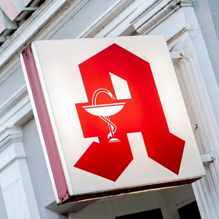 Ein Apotheken-A an einer Fassade