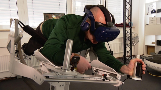 Walter Puschacher auf VR-Trainingsgerät | Bild: Bayerischer Rundfunk 2021