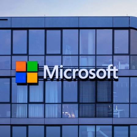 Logo der Microsoft Corporation am Sitz der Microsoft Deutschland GmbH im Rheinauhafen.