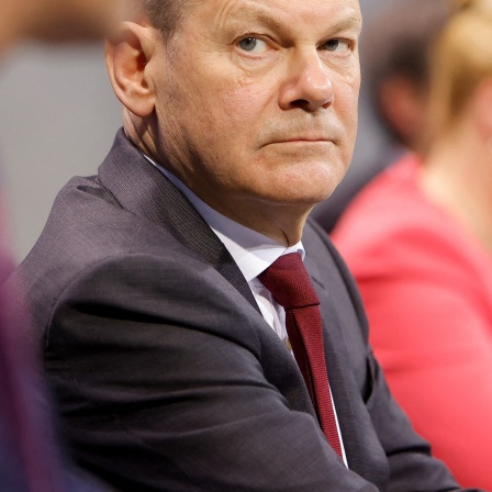 Olaf Scholz, Hendrik Wüst und Franziska Giffey geben eine Pressekonferenz.