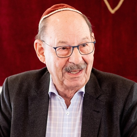 Michael Fürst, Vorsitzender der jüdischen Gemeinden in Niedersachsen, spricht bei einer Veranstaltung.