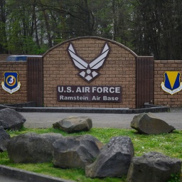 Schriftzug der US-Air Base Ramstein