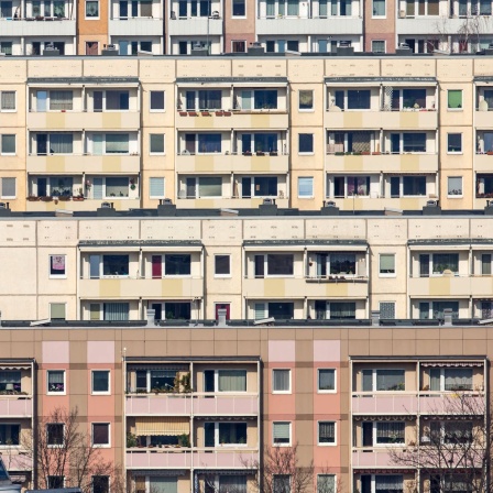 Plattenbauten  in einer Stadt. Wie viel Wohnraum brauchen wir und wie flexibel können wir ihn aufteilen?