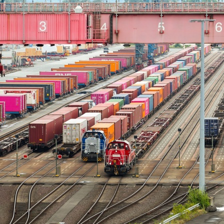 Container auf einem Containerbahnhof