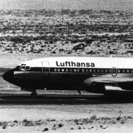 Die von vier Terroristen gekaperte Lufthansa-Boeing 737 "Landshut" am 14. Oktober 1977 auf dem Flugplatz von Dubai. 