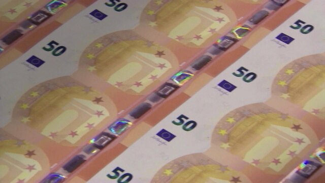 50-Euro-Scheine kommen aus der Druckmaschine