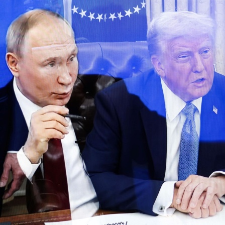 Dieses illustrative Bild zeigt den russischen Präsidenten Wladimir Putin (links) und den US-Präsidenten Donald Trump (rechts).