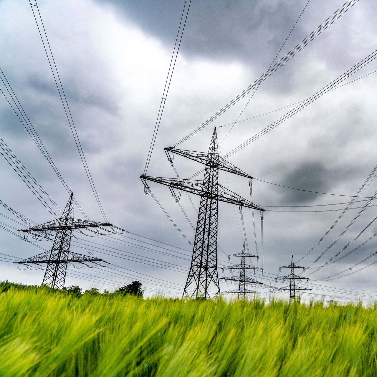 SWR2 Wissen · Streit um Stromtrassen Muss norddeutscher Windstrom in