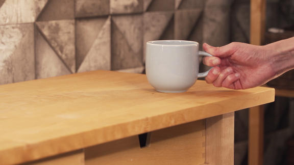 Wer Weiß Denn Sowas? - Wie Lassen Sich Eingetrocknete Wasserflecken Aus Einem Holztisch Entfernen.