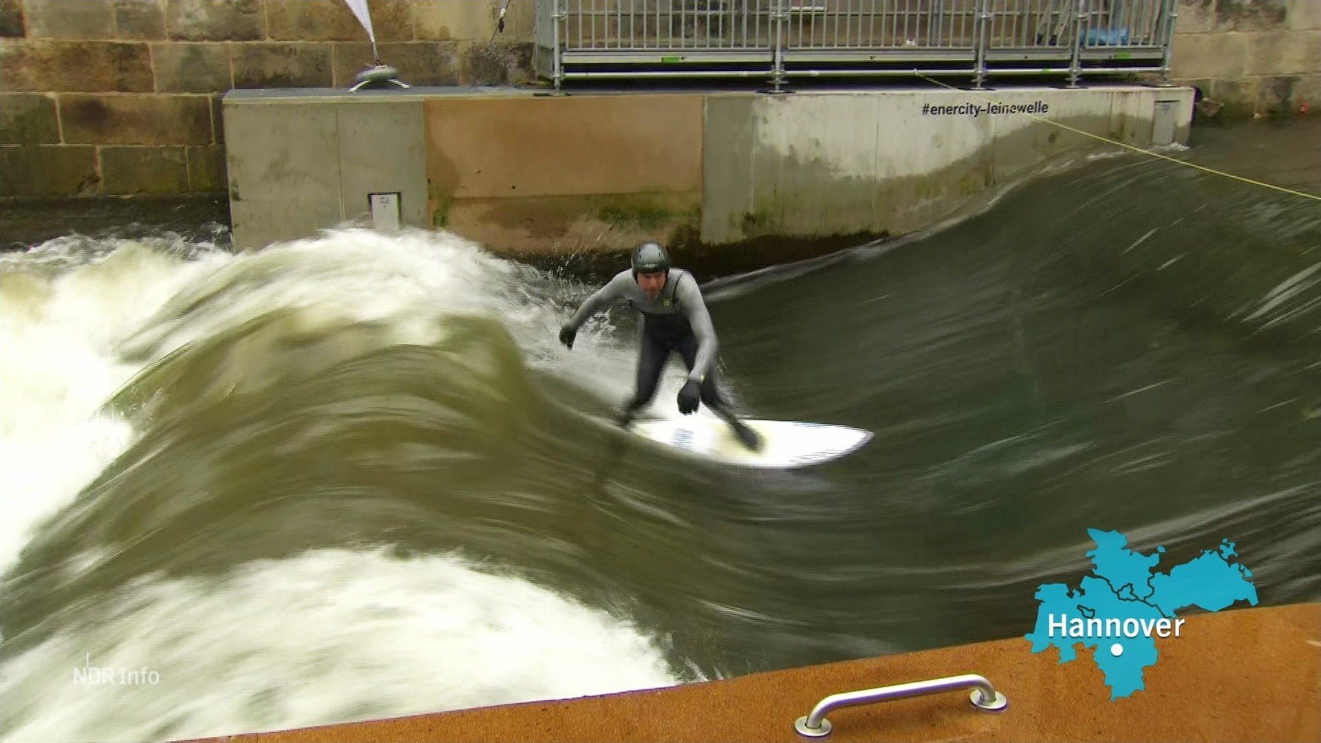 NDR Info Wellenreiten auf der Leine in Hannover ARD Mediathek